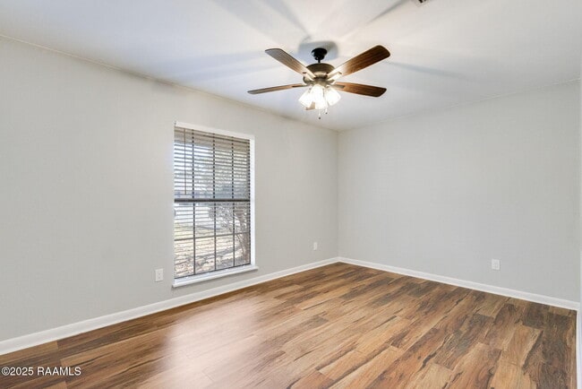 Building Photo - 103 Pinion Cir