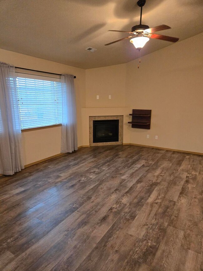 Building Photo - Zero Step Rancher in Deer Park