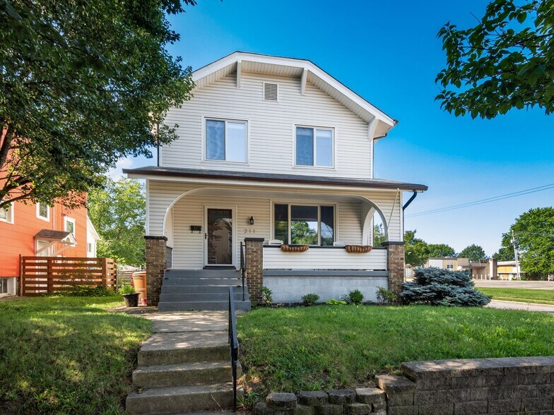 Building Photo - 211 E Jenkins Ave