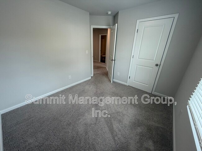 Building Photo - 160 Heard Ln
