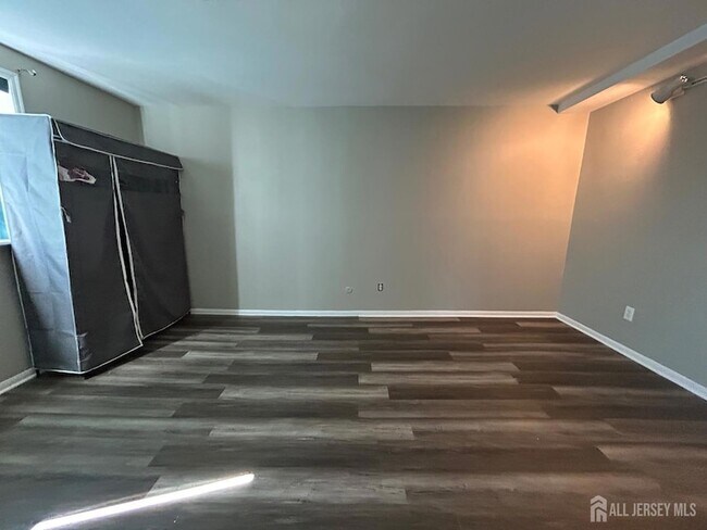 Building Photo - 205 College Dr