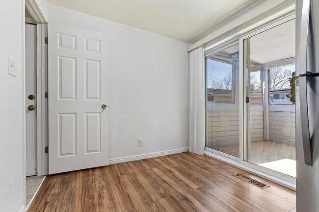 Building Photo - 443 Dorothea Way