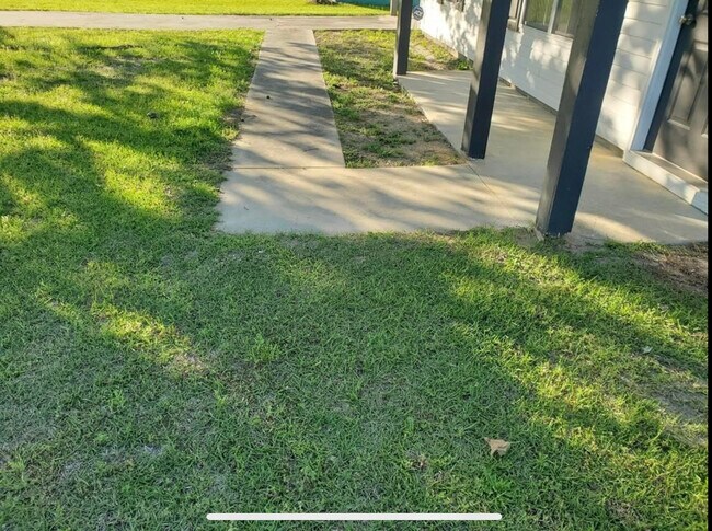 Building Photo - 308 Woods Way