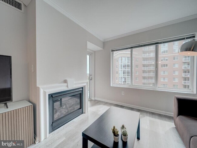 Building Photo - 3101 N Hampton Dr