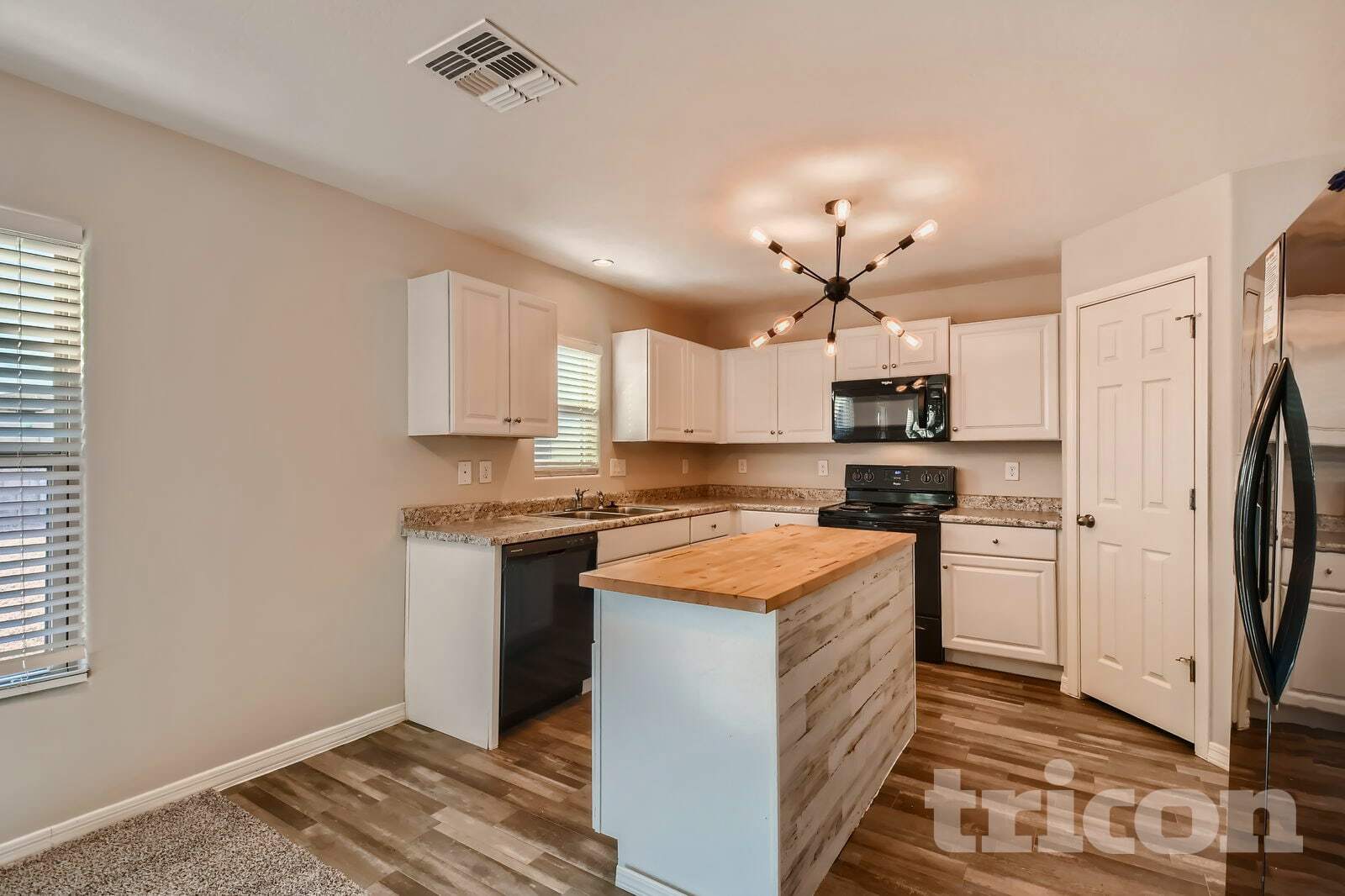 Building Photo - 227 W Watson Ct