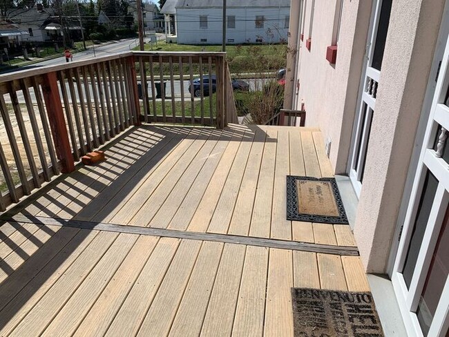 Building Photo - 523 Martin St