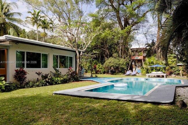 Building Photo - 750 NE 120th St