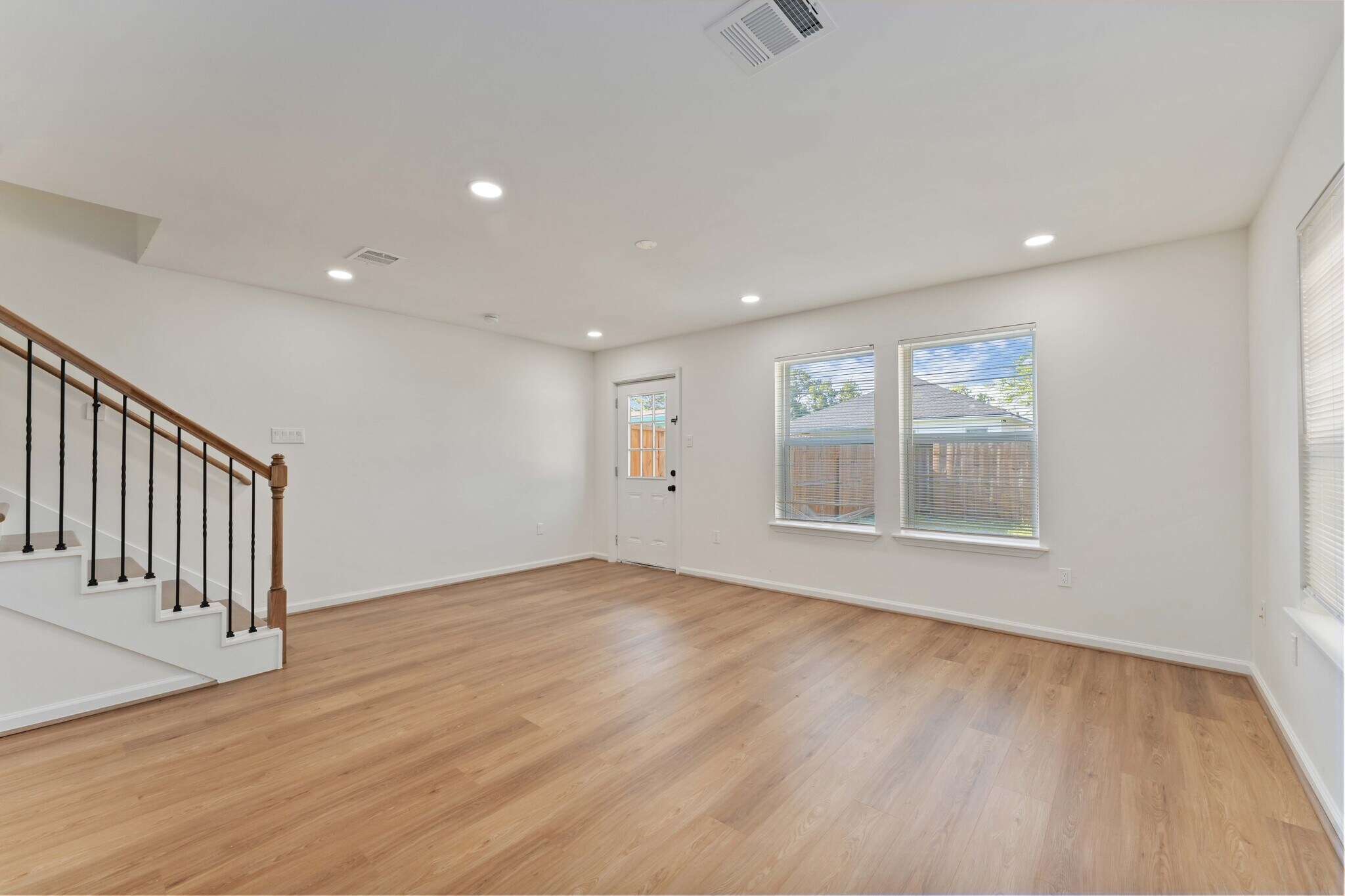 Living Room - 9915 Porto Rico Rd