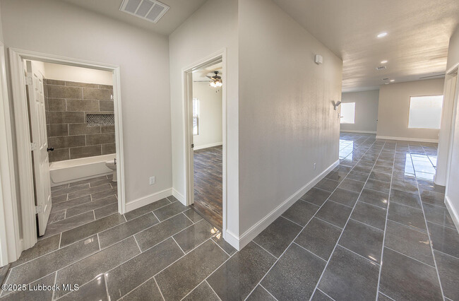 Building Photo - 1808 Ross Ave