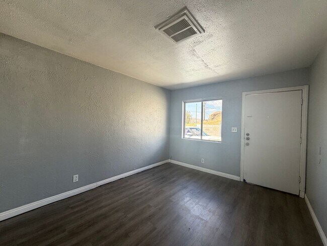 Building Photo - P156