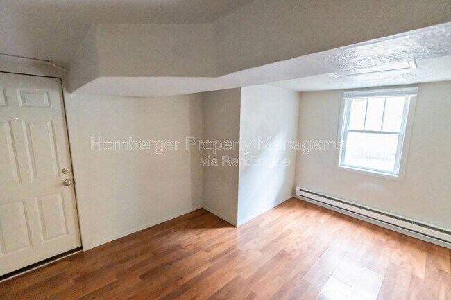 Building Photo - 1108 W 12th Ave