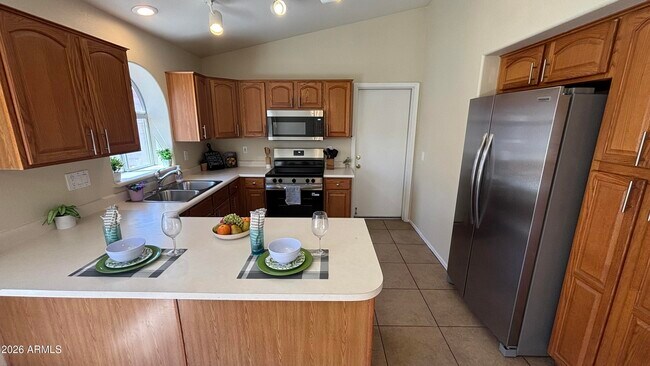 Building Photo - 12721 W Palm Ln