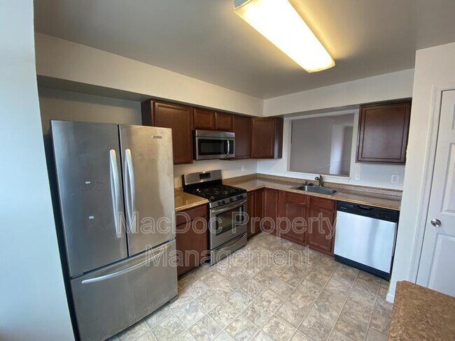 Building Photo - 17970 Milroy Dr