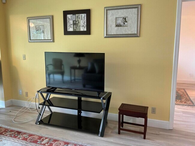 Building Photo - 1121 Cactus Terrace