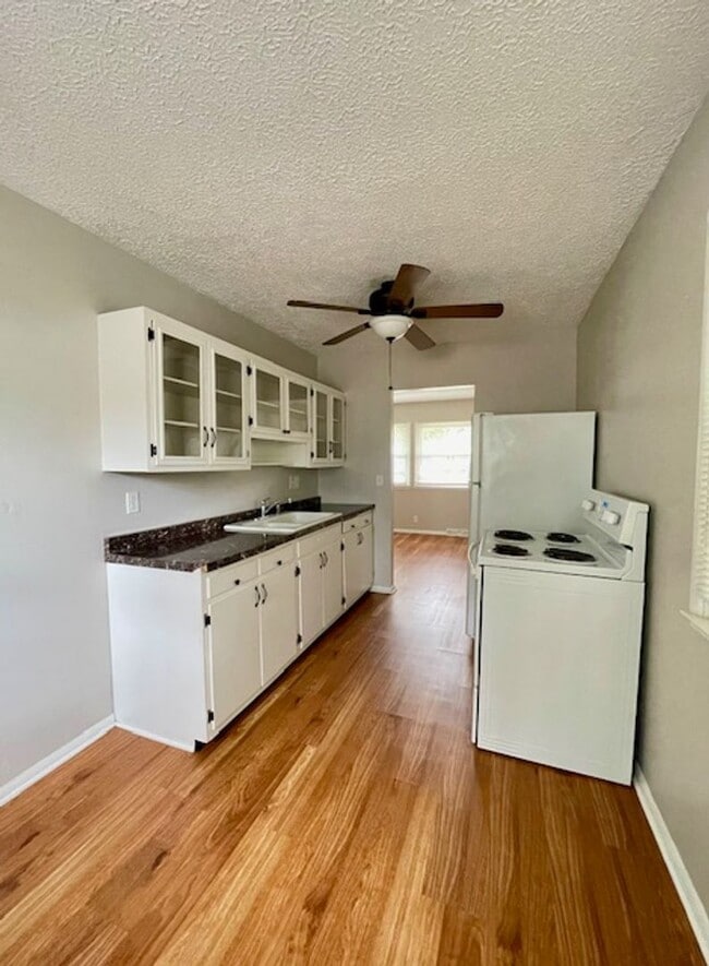 Building Photo - jp232