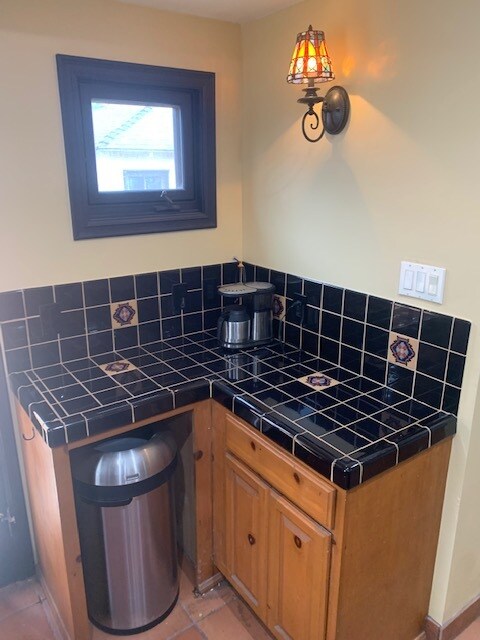 Coffee bar - 14829 Carnell St