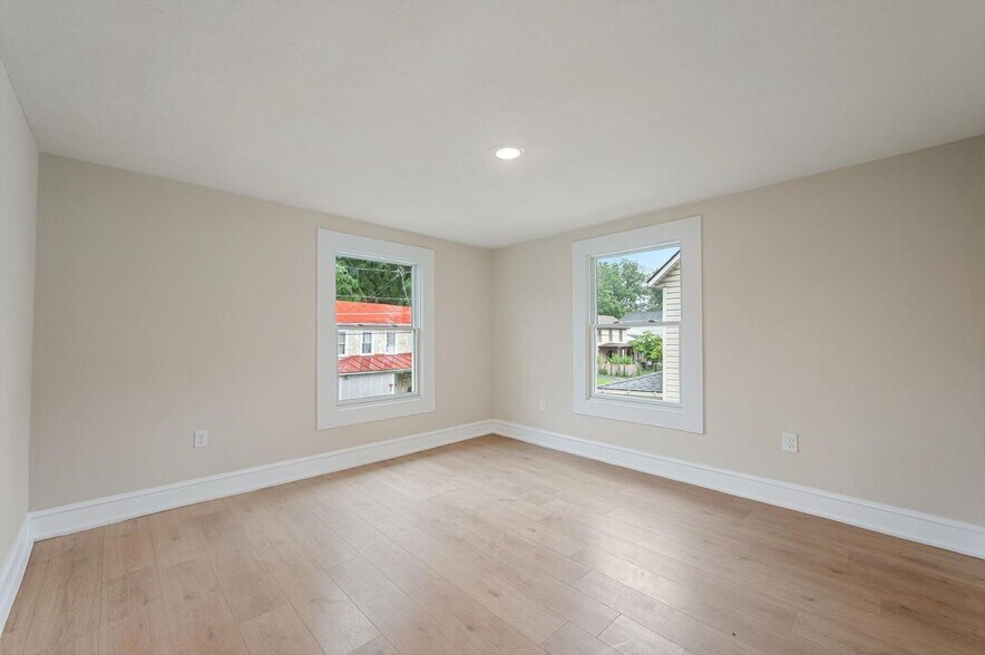 Building Photo - 553 Highland Ave