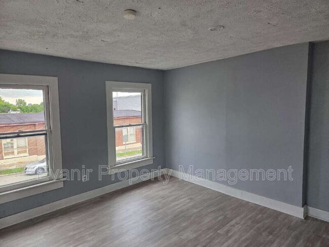 Building Photo - 626 Pritz Ave
