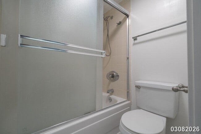 Building Photo - $3,500 / 2br - 896ft2 - Renovated and Modern 2BR/2BA/1PKG unit in the Royal Capito