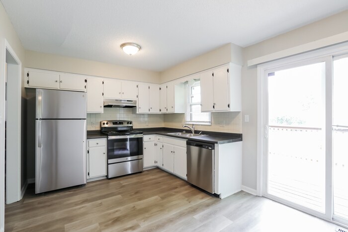 Building Photo - 6306 E 150th Terrace