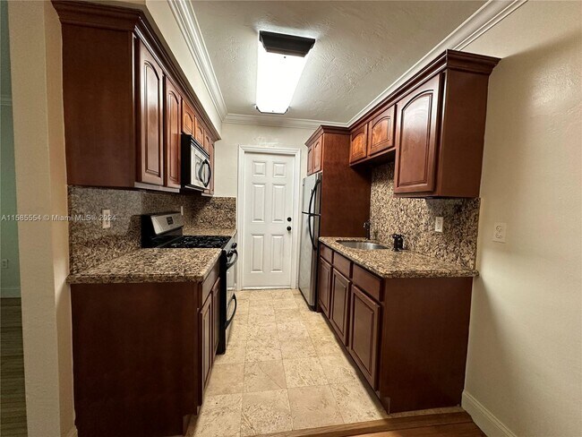 Building Photo - 35 Antilla Ave