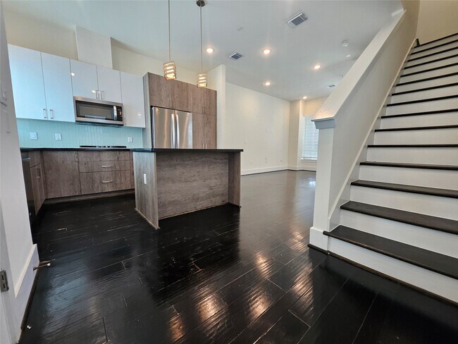 Building Photo - 2401 Crawford St