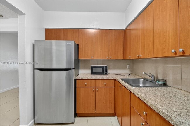 Building Photo - 2744 SW 23rd Terrace