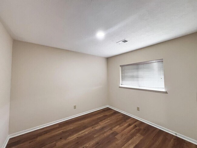 Building Photo - 11114 Springsong Dr
