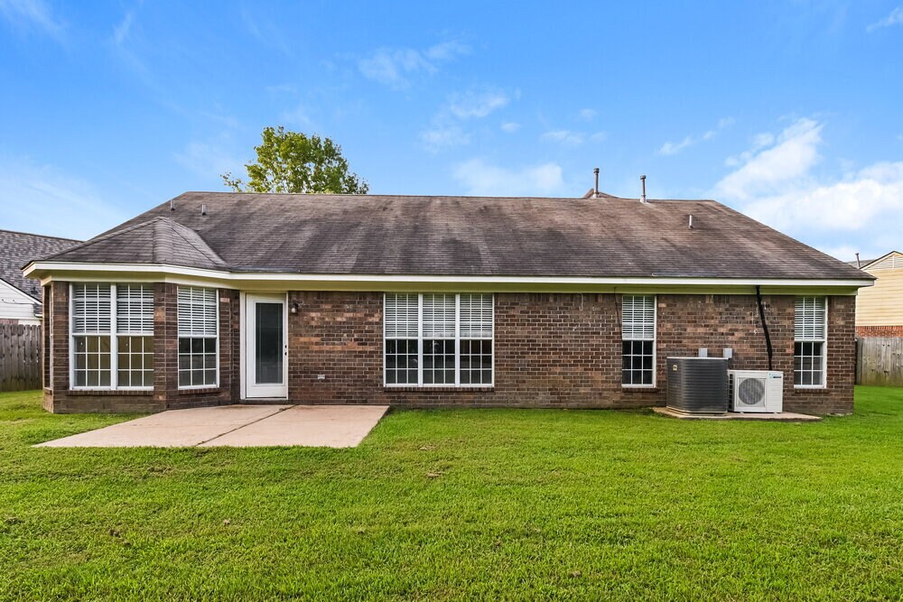 Building Photo - 8161 Loden Cove
