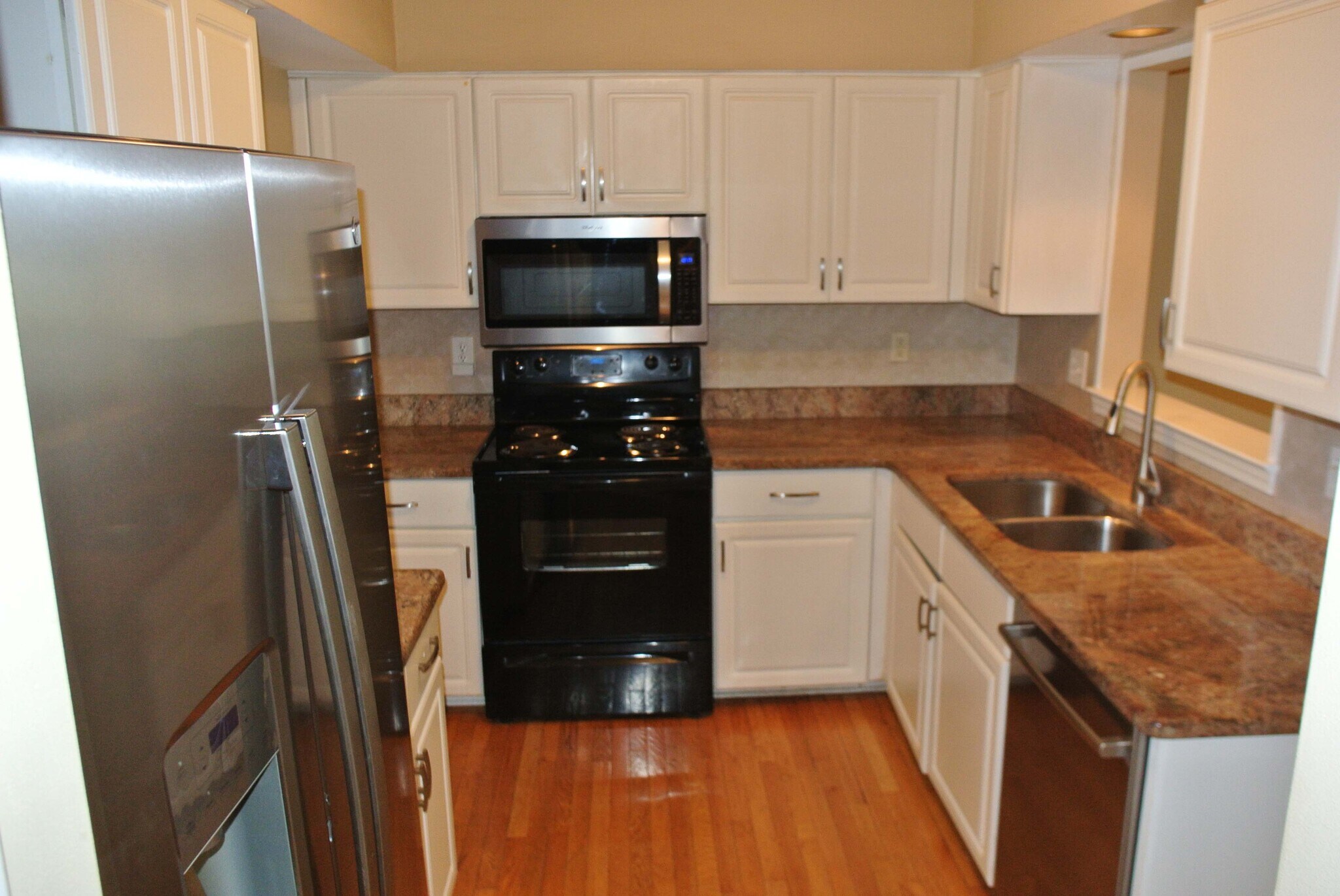 Stunning Modern Kitchen - 6649 Quail Run Cir