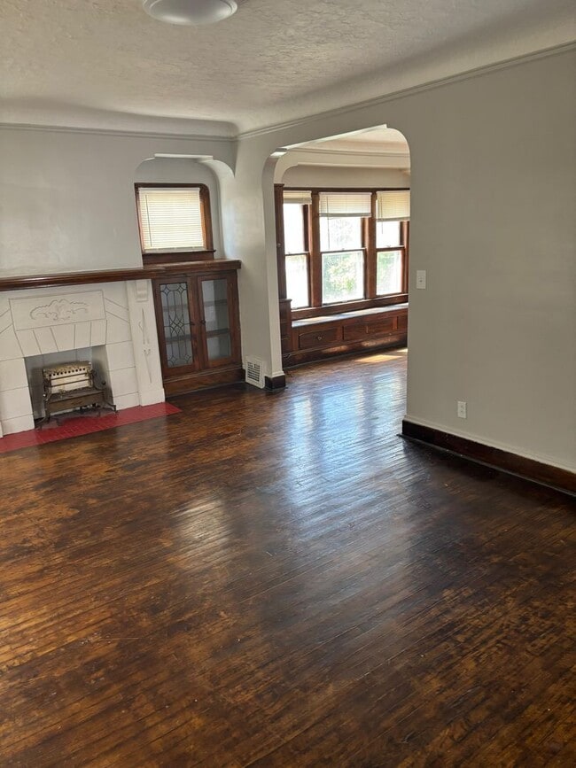 Building Photo - 3370 E 145th St