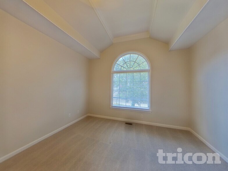 Building Photo - 1114 Fairview Club Cir