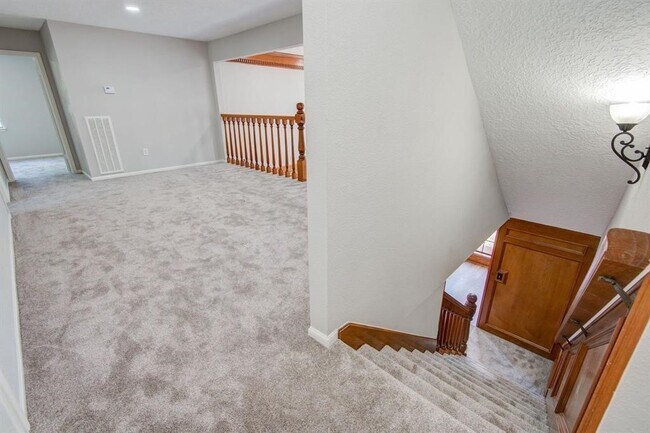 Building Photo - 11918 Glenway Dr