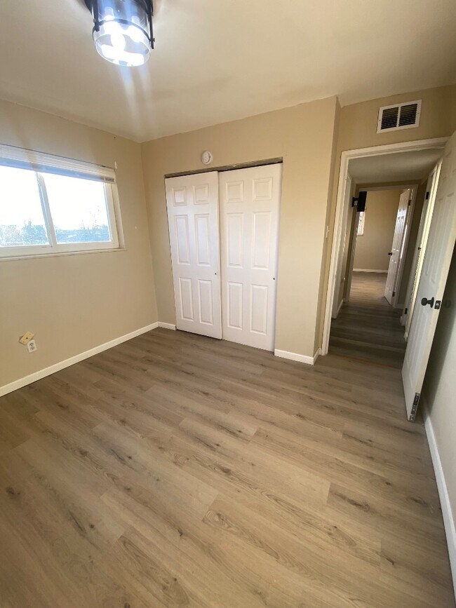 Building Photo - 814C Schirmer