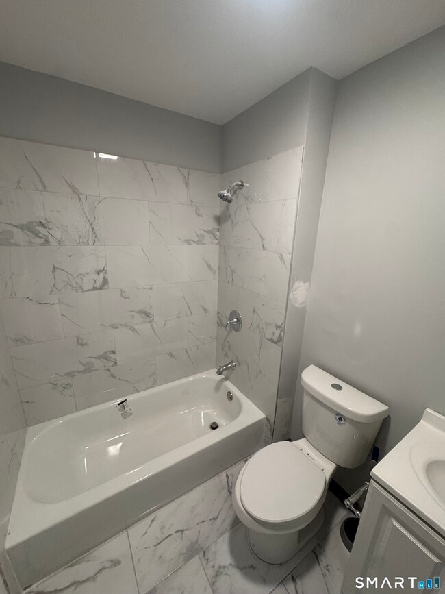 Building Photo - 95 New Canaan Ave