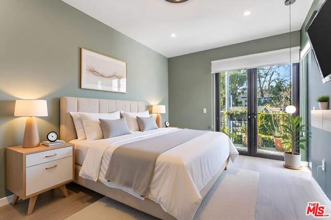 Building Photo - 906 Benton Wy