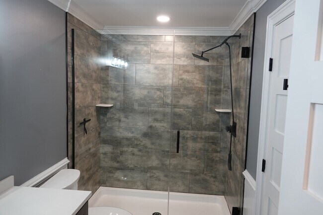 Building Photo - 4 Mill Pond LN