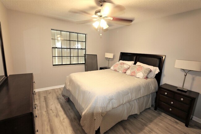Building Photo - 1502 Pinecrest Cir