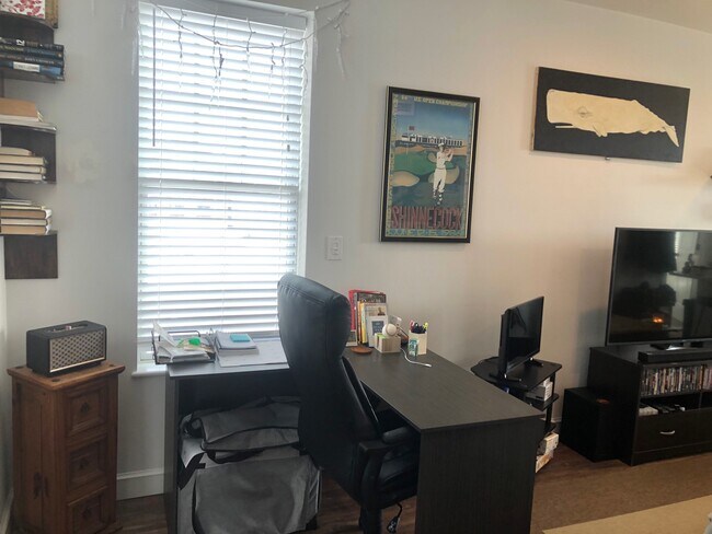 Building Photo - 105 Broadway