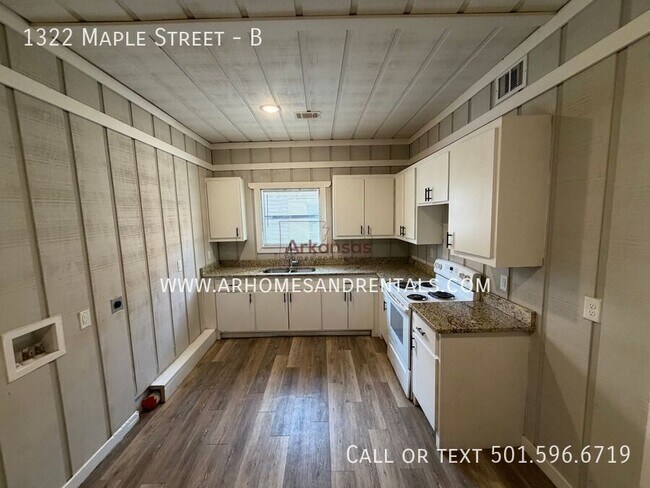 Building Photo - 1322 Maple St