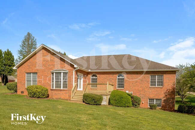 Building Photo - 121 Sawgrass Ln N