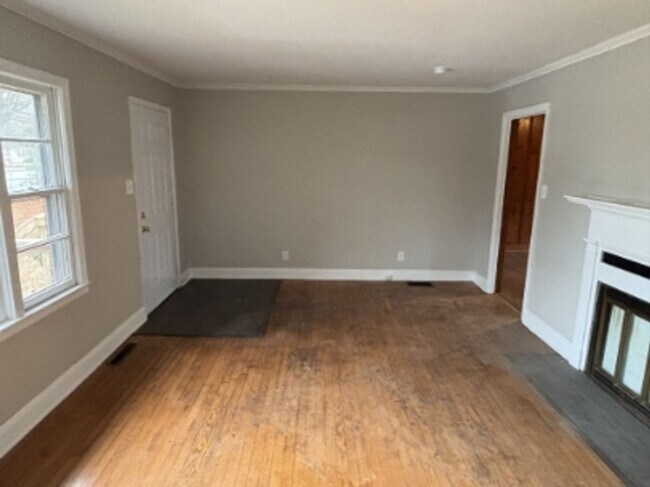 Building Photo - Newly Rennovated