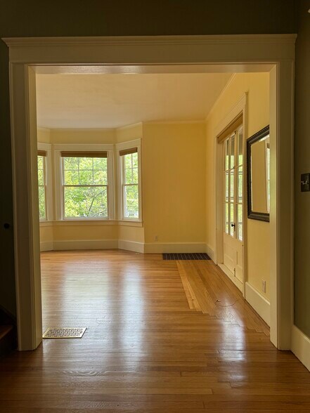 Building Photo - 608 Ackerman Ave