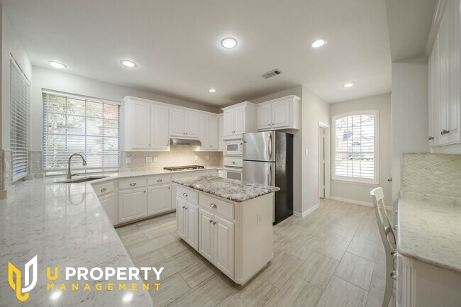 Building Photo - Dont Miss this pretty home in Plano!
