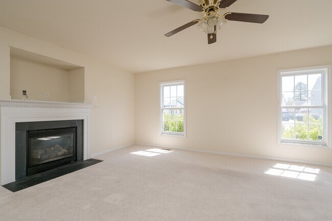 Building Photo - 3BR/2.5BA Home in Lakeside — Minutes to Bryan Park — $2,295/mo!