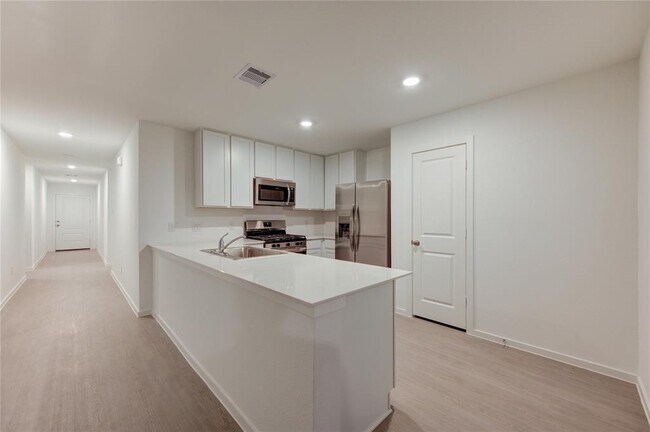 Building Photo - 1610 Birch Wood Dr