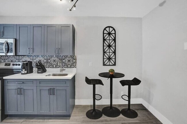 Building Photo - 50 Davie Blvd