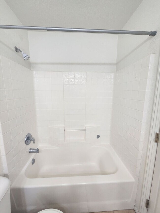 Building Photo - **$100 Move In Special**Great Home Near Downtown 29 Palms