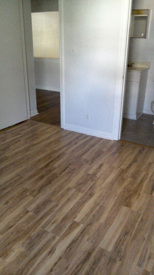 Building Photo - 1 Bedroom 1st Floor Condo