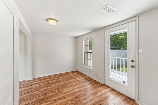 Building Photo - 1391 N Paddock Ave